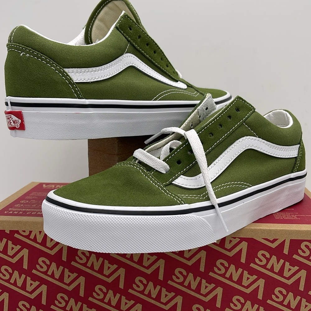Vans Men’s Old Skool Color Theory Pesto
VN000CT8CIB
Sneakerss